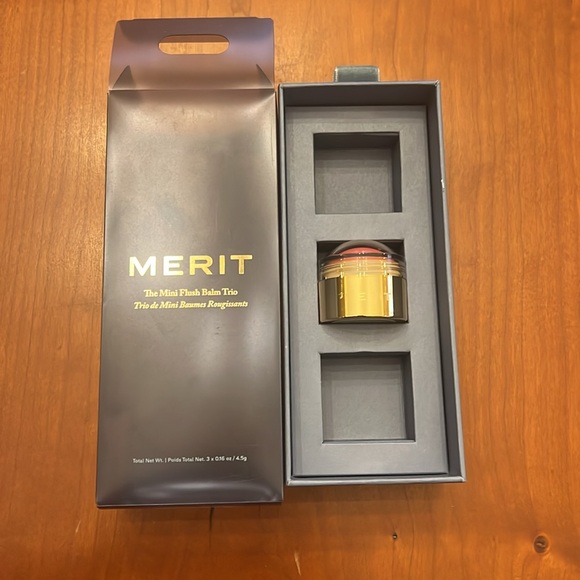 NIB Merit Mini Flush Balm in Stockholm - Picture 3 of 8